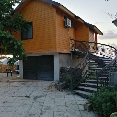 Деревянный Котеж The 1 С Выдом На Город Batumi Zewnętrze zdjęcie