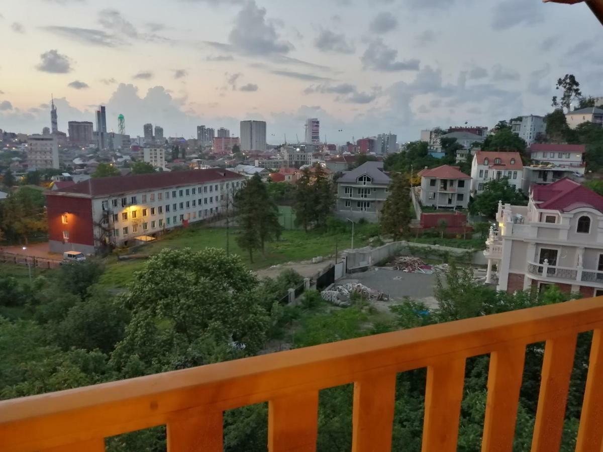 Деревянный Котеж The 1 С Выдом На Город Batumi Zewnętrze zdjęcie