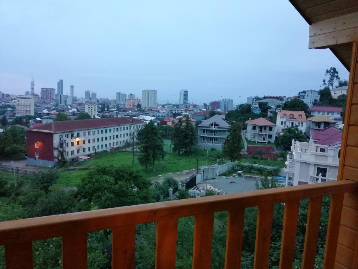 Деревянный Котеж The 1 С Выдом На Город Batumi Zewnętrze zdjęcie